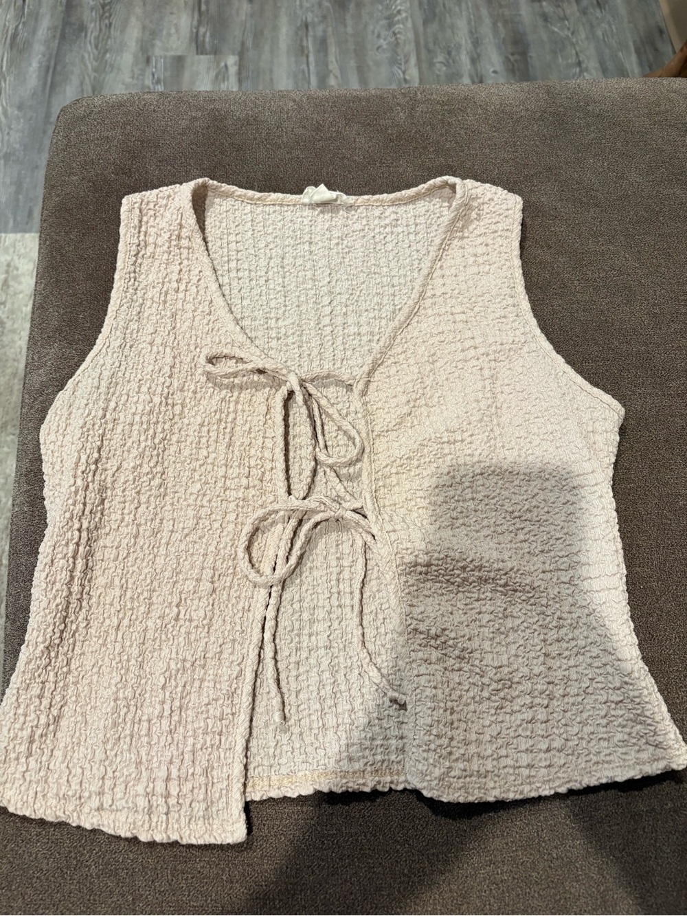SHEIN Cream Textured Tie-Front Sleeveless Top